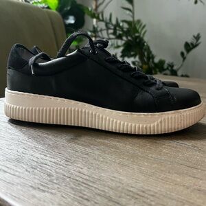 Sofft women’s sneakers Size 9